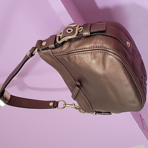 Coach Y2K Copper Leather Zoe shoulder π§‘π€π bagDimensions 9 in X 6.5 in X 3in - Picture 7 of 17